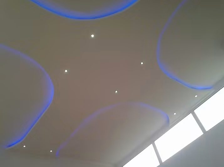 Forro de gesso com sancas curvas e iluminação de LED
